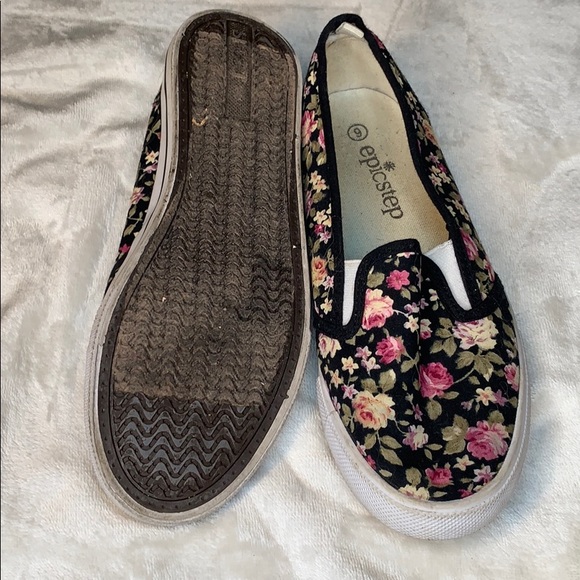 Flower Slip Ons ✨ - Picture 4 of 4